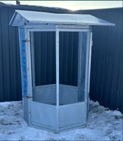 Paśnik wolnostojący na balot 120cm z dachem