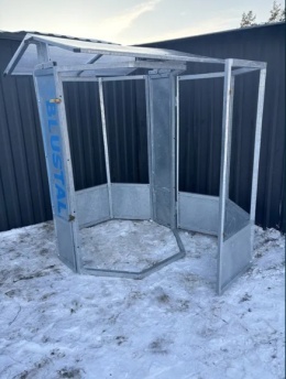 Paśnik wolnostojący na balot 120cm z dachem